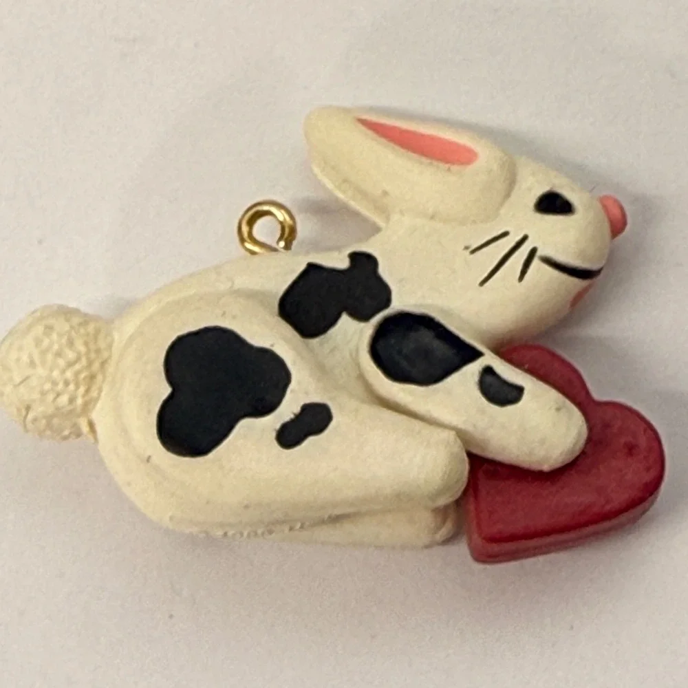 Hallmark Keepsake Miniature Ornament Folk Art Bunny Rabbit with Heart QXM571-4